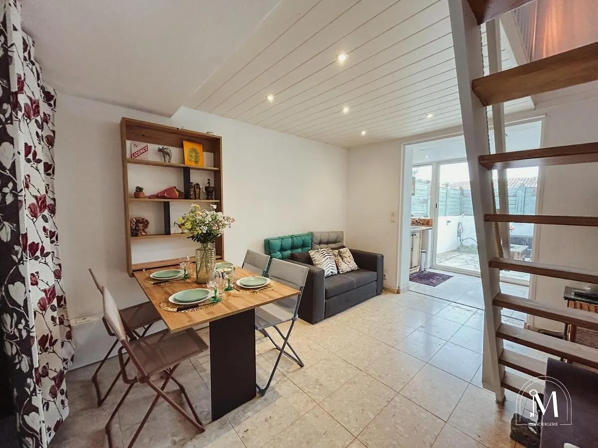 Apartment Logement Avec Jardinet Dans Residence Avec Piscine Sanary-sur-Mer